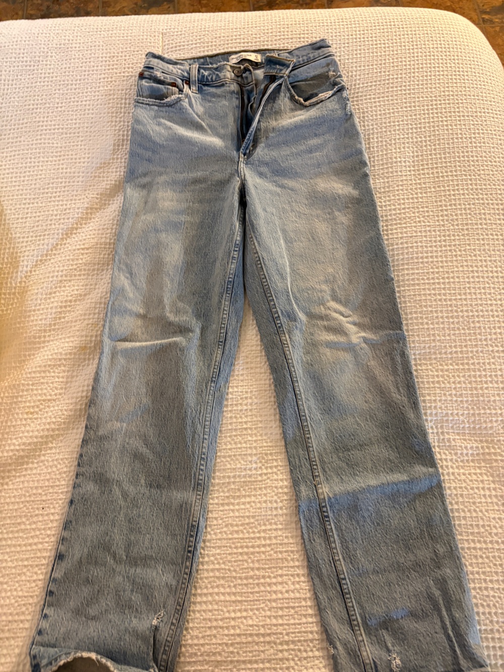Abercrombie & Fitch Light Wash Denim 90’s Straight High-Rise Jeans